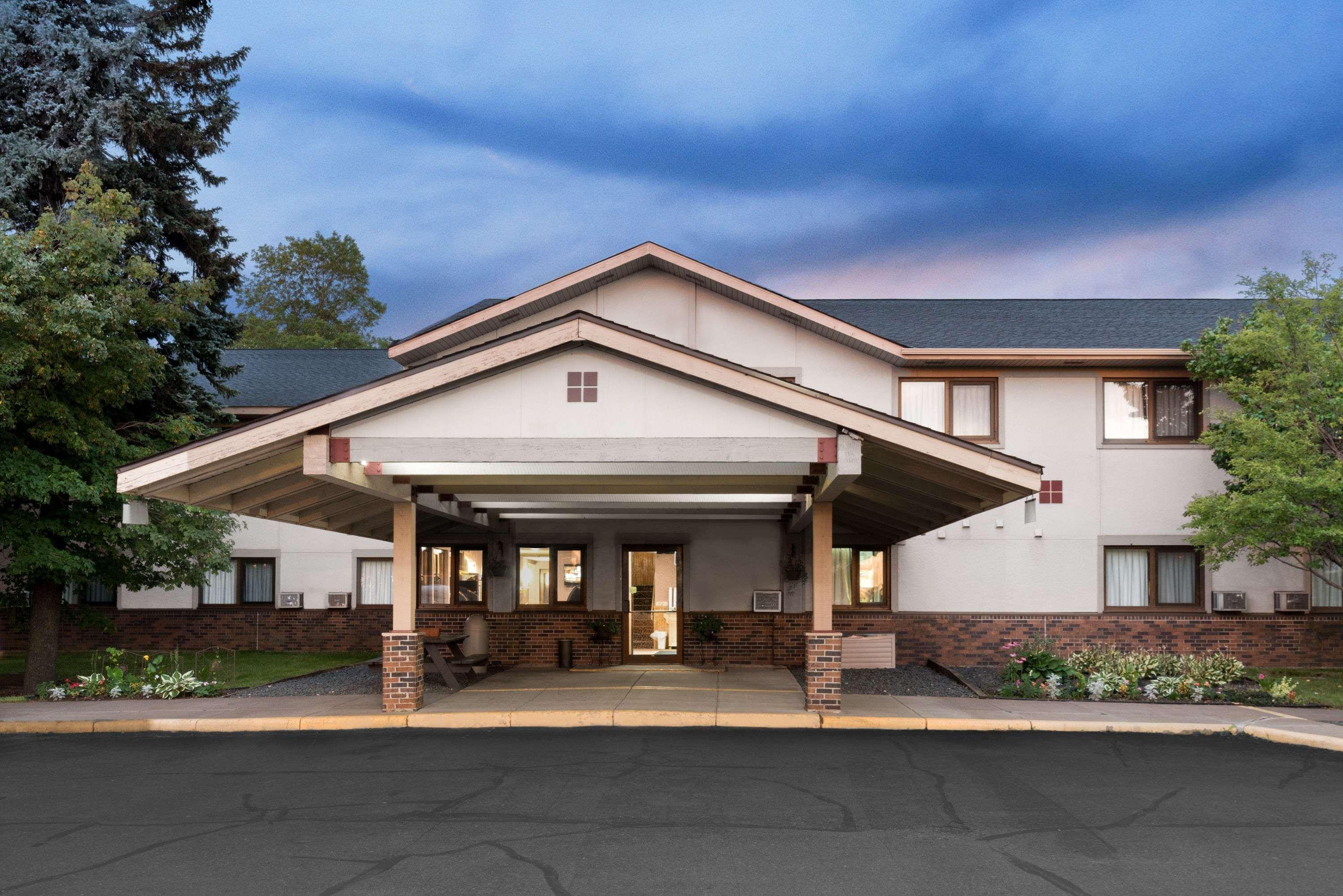Super 8 By Wyndham Duluth Exterior foto